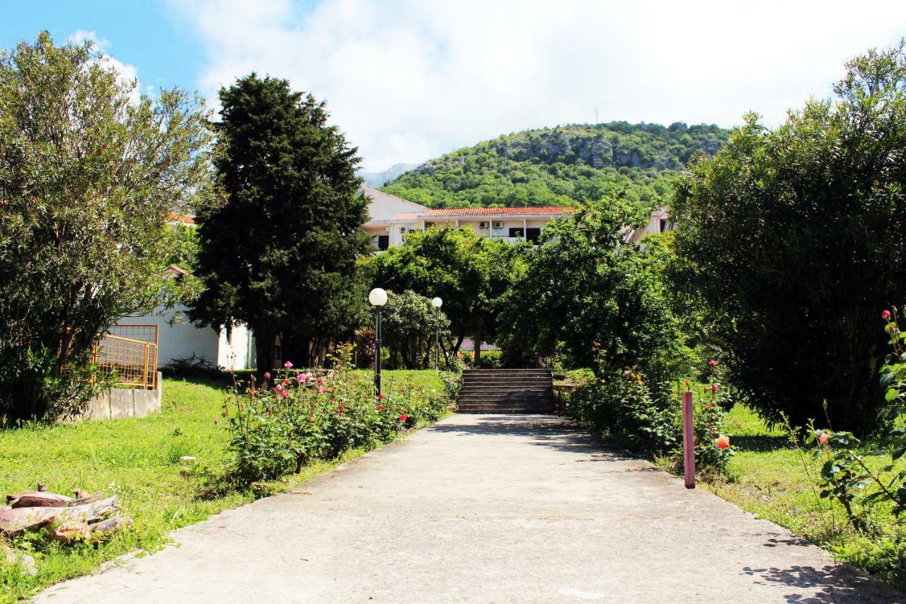Hotel Sumadija Rafailovici Bečići Екстериор снимка
